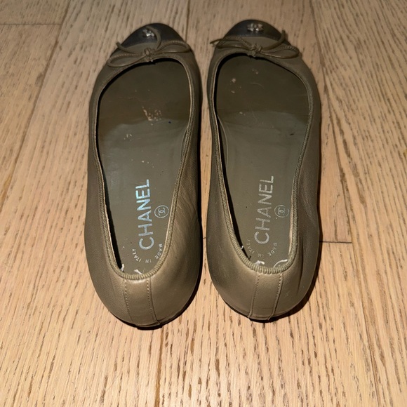 Chanel Ballet Flats Size 40, Black & Olive - Picture 3 of 7